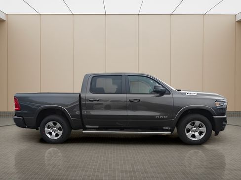 Used 2025 RAM 1500 Big Horn AWD/4WD image 6