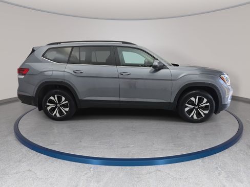 Used 2024 Volkswagen Atlas SE AWD/4WD image 4