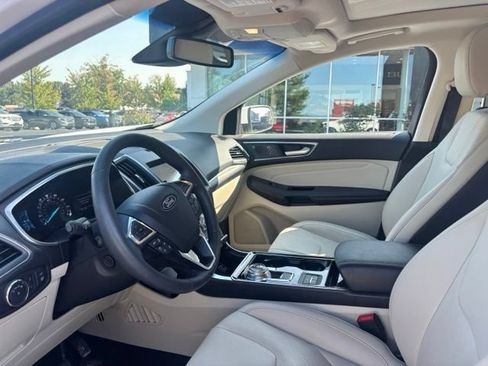 Used 2020 Ford Edge Titanium w/ Equipment Group 301A AWD/4WD image 10