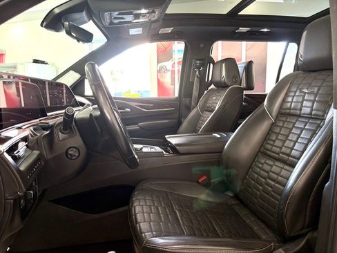 Used 2023 Cadillac Escalade ESV Premium Luxury Platinum image 12