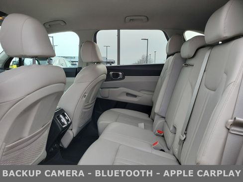 Used 2021 Kia Sorento S image 12