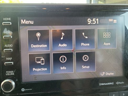 Used 2020 Toyota Highlander XLE image 30