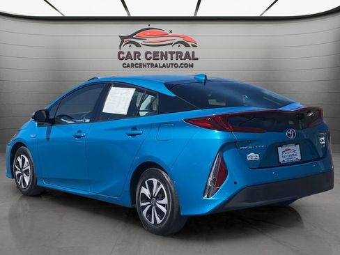 Used 2017 Toyota Prius Prime Advanced FWD image 3