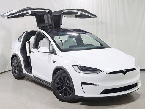 Used 2023 Tesla Model X image 8
