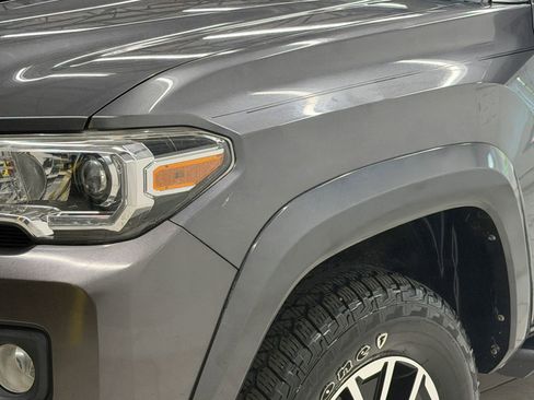 Used 2021 Toyota Tacoma TRD Sport w/ Technology Package AWD/4WD image 4