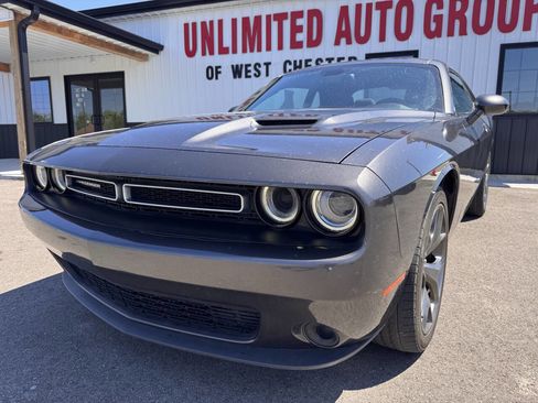 Used 2016 Dodge Challenger SXT image 2