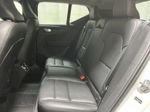 Used 2025 Volvo XC40 B5 Plus AWD/4WD image 10