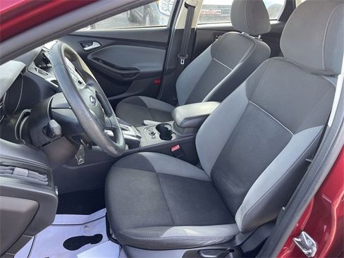 Used 2013 Ford Focus SE w/ SE Winter Pkg image 11