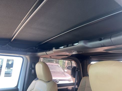 Used 2018 Jeep Wrangler Rubicon AWD/4WD image 15