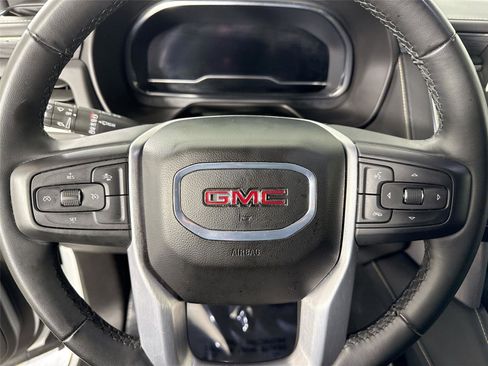 Used 2024 GMC Yukon XL SLT image 15