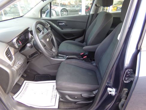 Used 2018 Chevrolet Trax LS FWD image 11
