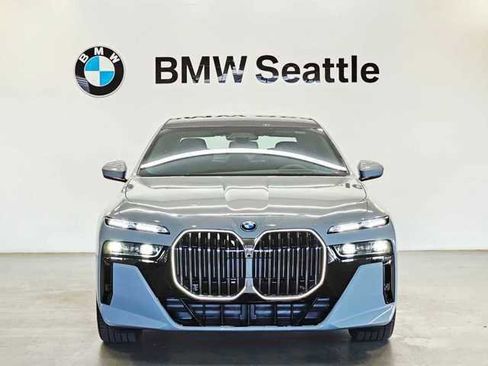 Certified 2025 BMW 750e xDrive w/ Executive Package AWD/4WD image 6