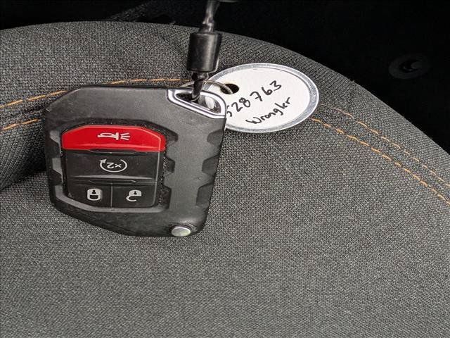 Used 2025 Jeep Wrangler Unlimited Sahara AWD/4WD image 39