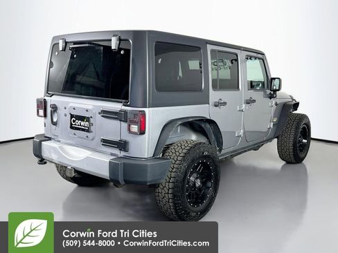 Used 2015 Jeep Wrangler Unlimited Sahara w/ Connectivity Group image 15