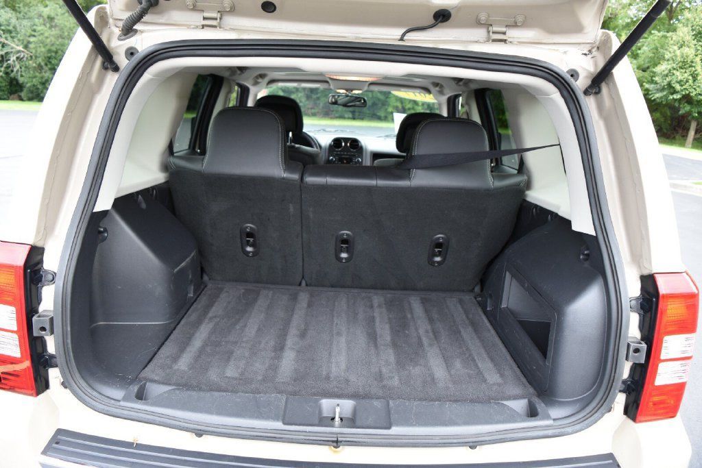 Used 2017 Jeep Patriot High Altitude FWD image 31
