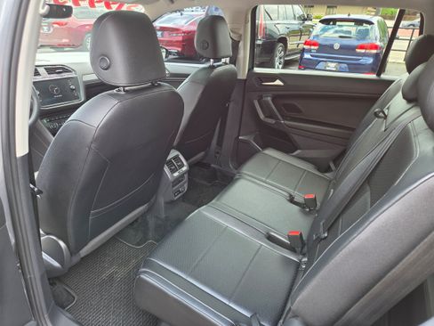Used 2020 Volkswagen Tiguan SE w/ Panoramic Sunroof Package AWD/4WD image 10