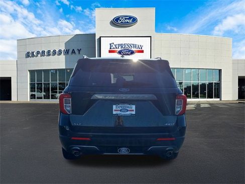 Used 2023 Ford Explorer XLT w/ Equipment Group 202A image 7