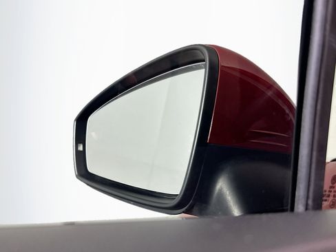 Used 2022 Volkswagen Tiguan SE image 16