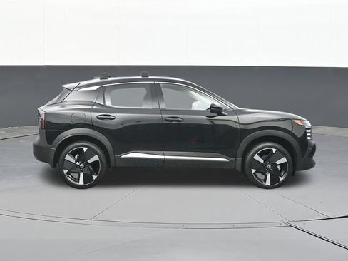 Used 2026 Nissan Kicks SR w/ SR Premium Package FWD image 17