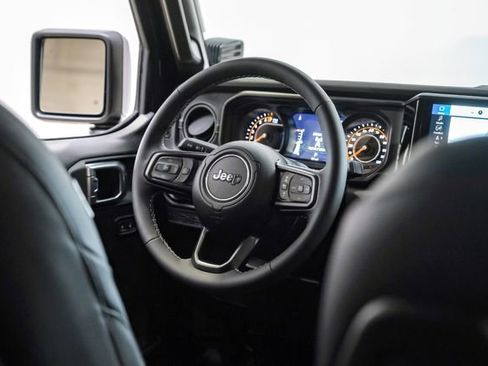 Used 2025 Jeep Gladiator Rubicon w/ Safety Group image 52