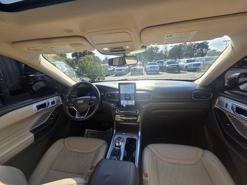 Used 2020 Ford Explorer Platinum w/ Premium Technology Package image 8