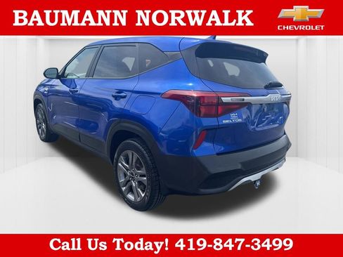 Used 2023 Kia Seltos LX AWD/4WD image 5