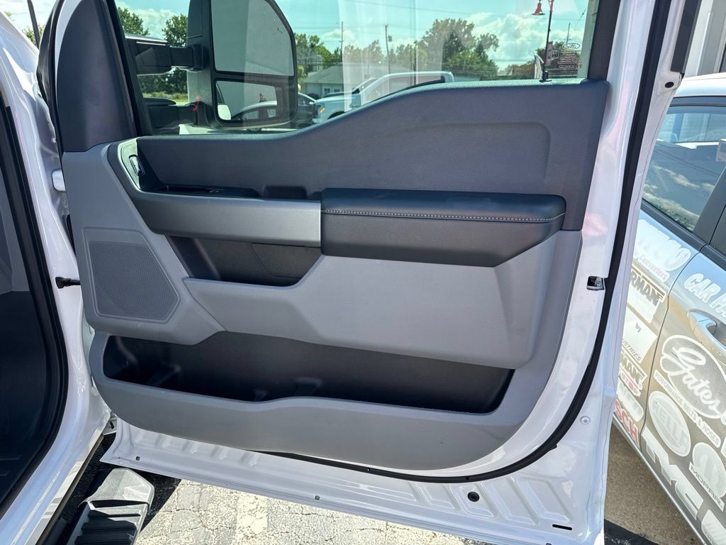 Certified 2025 Ford F250 XL w/ STX Appearance Package AWD/4WD image 28