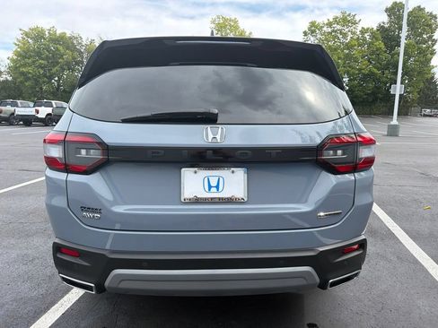 Used 2025 Honda Pilot Touring image 4