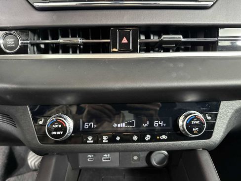 Used 2024 Mitsubishi Outlander SE image 17