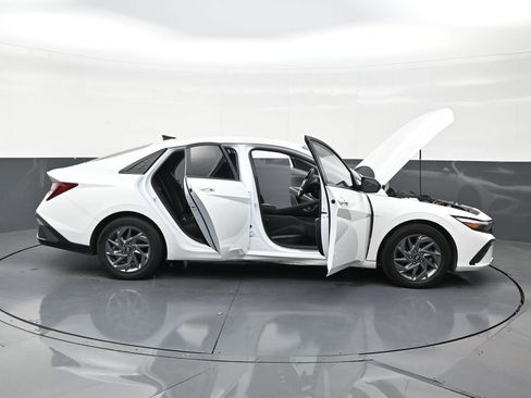 Used 2024 Hyundai Elantra SEL FWD image 29