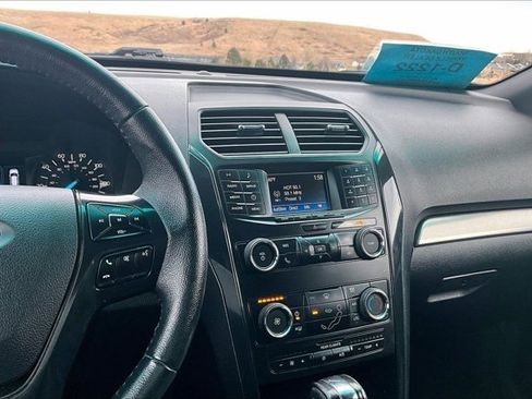 Used 2018 Ford Explorer XLT image 9