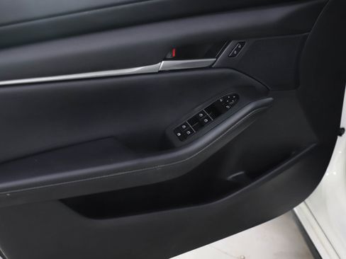 Used 2022 MAZDA MAZDA3 s image 23
