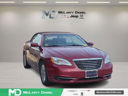 Used 2011 Chrysler 200 Touring FWD image 1