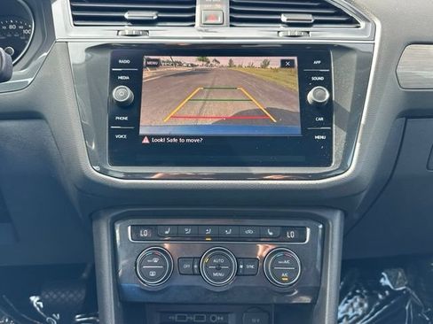 Used 2019 Volkswagen Tiguan SE AWD/4WD image 32