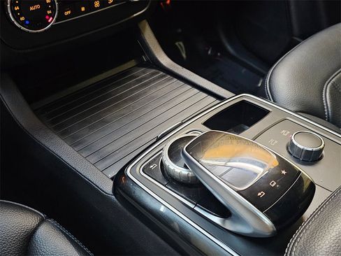 Used 2016 Mercedes-Benz GLE 350 w/ Premium Package image 27