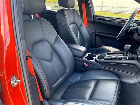 Used 2024 Porsche Macan image 26