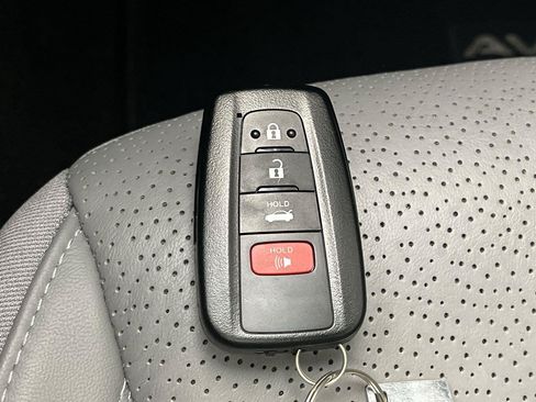 Used 2021 Toyota Avalon Limited w/ Advanced Safety Package FWD image 28