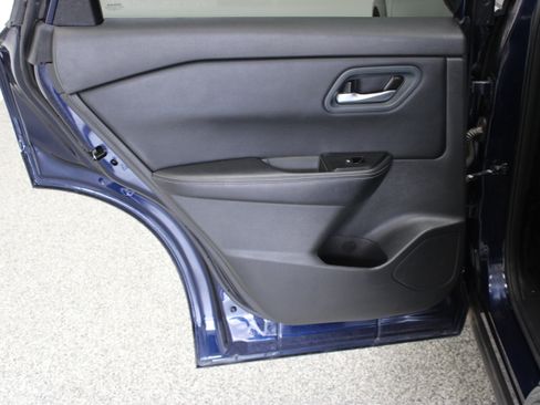 Used 2025 Nissan Rogue SV FWD image 25