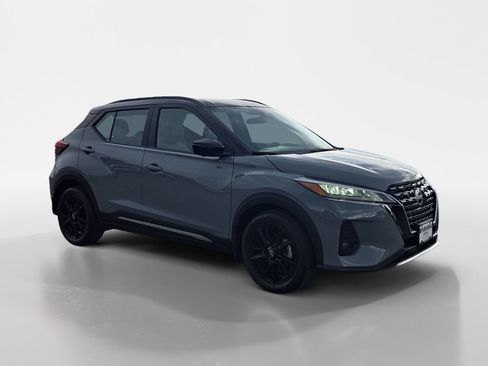 Used 2023 Nissan Kicks SR w/ SR Premium Package FWD image 8