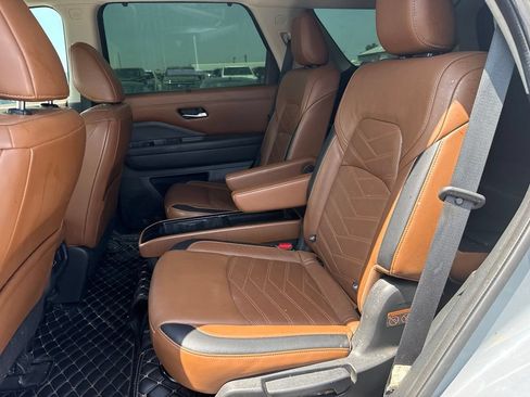 Used 2022 Nissan Pathfinder Platinum w/ Cargo Package FWD image 8