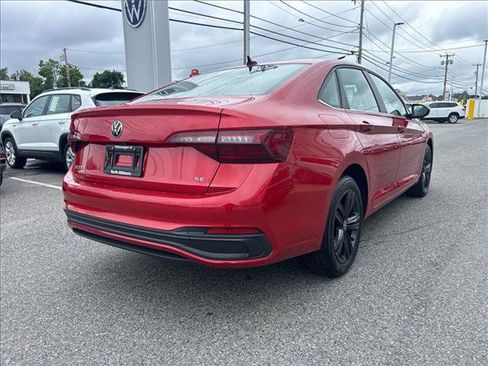 Certified 2023 Volkswagen Jetta SE w/ Panoramic Sunroof Package FWD image 5