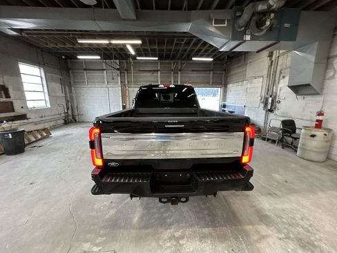 Used 2024 Ford F350 Platinum w/ FX4 Off-Road Package image 24