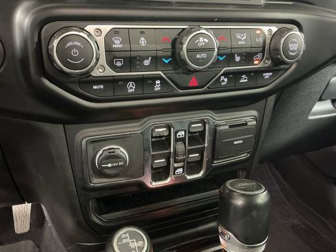 Used 2021 Jeep Gladiator Overland image 14