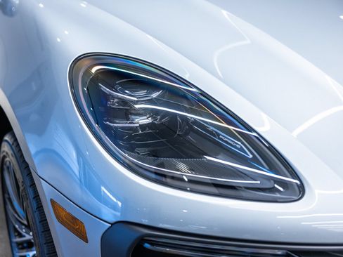 Certified 2026 Porsche Macan AWD/4WD image 12