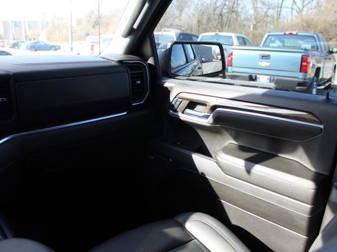 Used 2024 Chevrolet Silverado 1500 LT Trail Boss w/ LT Trail Boss Premium Package image 12