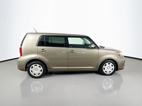Used 2012 Scion xB FWD image 9