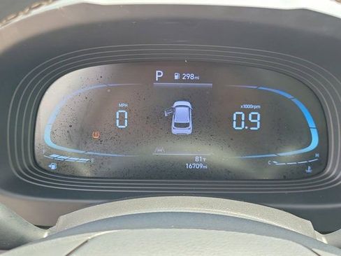 Certified 2023 Hyundai Venue Limited FWD image 21