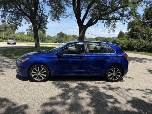 Used 2019 Hyundai Elantra GT FWD image 2