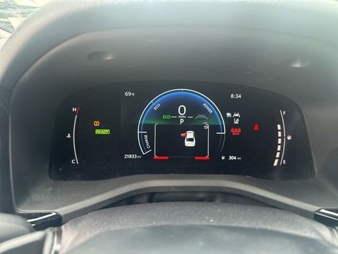 Used 2025 Toyota Camry SE w/ Convenience Package FWD image 11