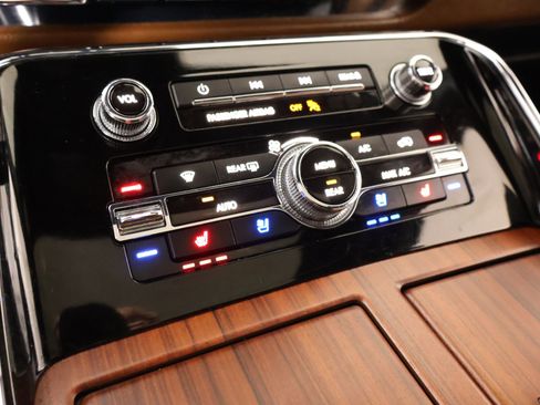 Used 2023 Lincoln Navigator L Reserve AWD/4WD image 8